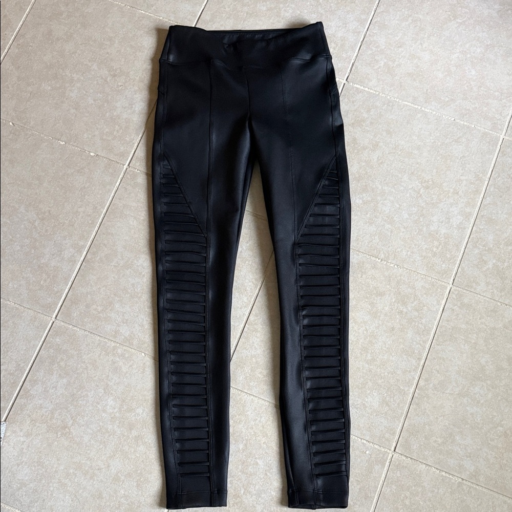 Koral leggings size SM